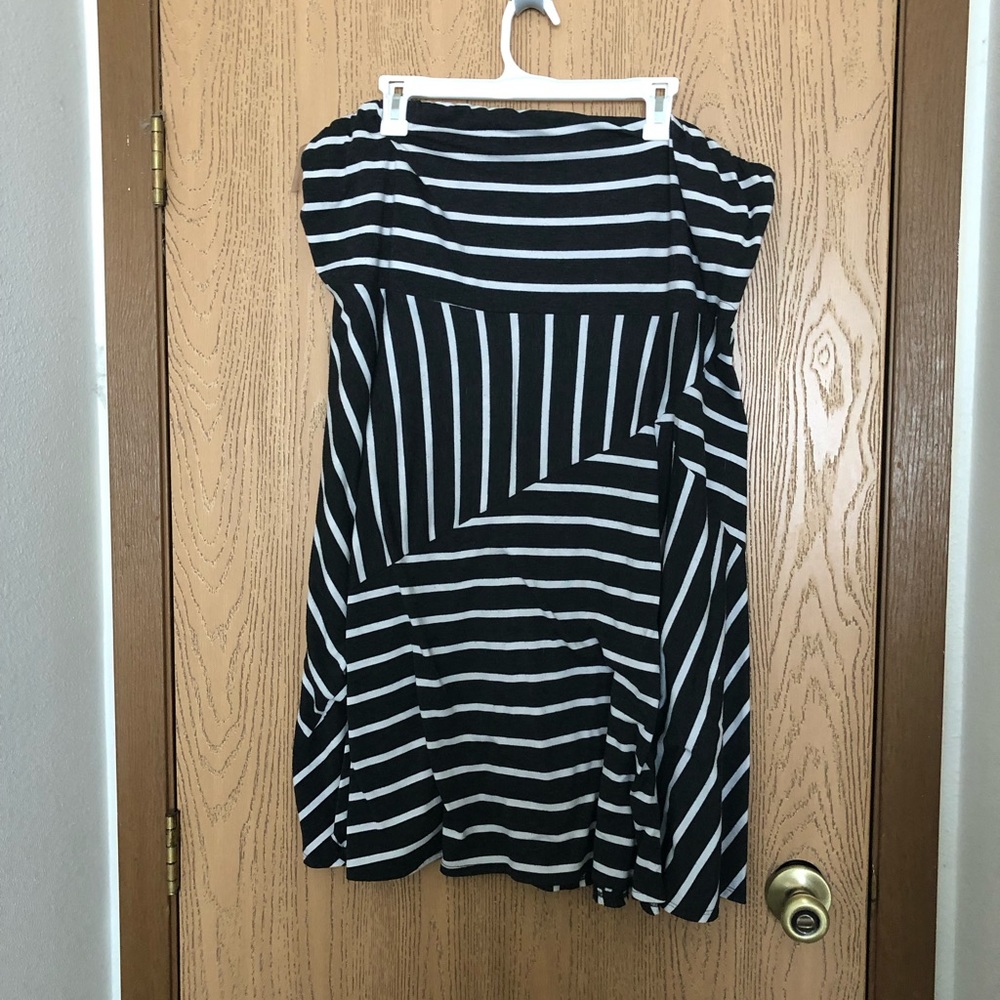 Maurices strapless dress. Gray and white stripe.